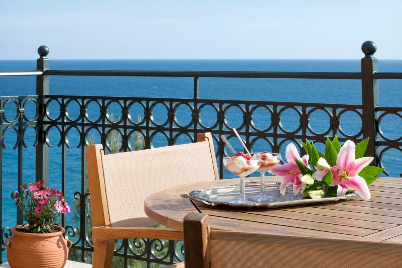 Avra Private Suites Ласси Экстерьер фото